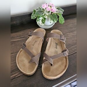 Women's sz 11 Cork soled sandals